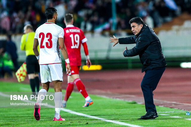 میخواهند سرمربی را با سر به زمین بزنند!