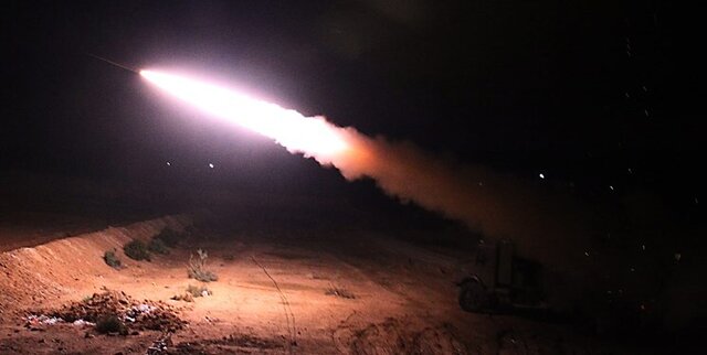 حملات موشکی به چند پایگاه آمریکایی در شرق سوریه/ پاسخ آمریکا با بمباران برخی مواضع در دیرالزور