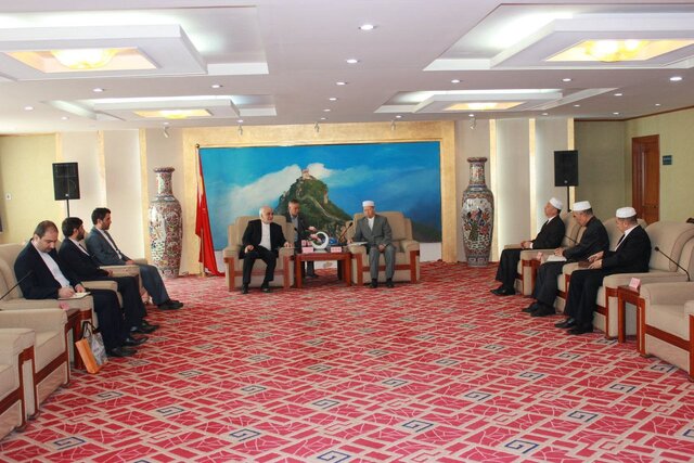 تبادلنظر سفیر کشورمان با رئیس انجمن اسلامی چین در زمینه گردشگری مذهبی تبادلنظر سفیر کشورمان با رئیس انجمن اسلامی چین در زمینه گردشگری مذهبی