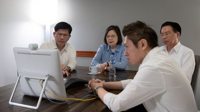 آغاز گشتزنیهای نظامی چین در نزدیکی تایوان پیش از دیدار مک کارتی و تسای