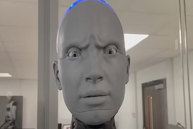 ربات «آمکا» به خاطر تجربه نکردن عشق واقعی ناراحت است!