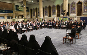 دیدار جمعی از شاعران و استادان زبان و ادب پارسی با مقام معظم رهبری