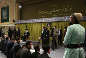 دیدار جمعی از شاعران و استادان زبان و ادب پارسی با مقام معظم رهبری