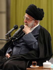 دیدار جمعی از شاعران و استادان زبان و ادب پارسی با مقام معظم رهبری