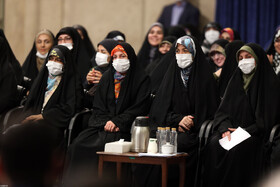 دیدار جمعی از شاعران و استادان زبان و ادب پارسی با مقام معظم رهبری