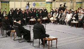 دیدار جمعی از شاعران و استادان زبان و ادب پارسی با مقام معظم رهبری