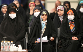 دیدار جمعی از شاعران و استادان زبان و ادب پارسی با مقام معظم رهبری