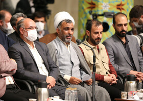 دیدار جمعی از شاعران و استادان زبان و ادب پارسی با مقام معظم رهبری