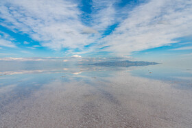 طبیعت بی‌نظیر دریاچه ارومیه حتی در زمان کم آبی آن نیز زیبایی مجذوب کننده و خاص خود را دارد.