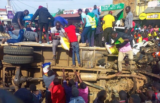 برخورد مرگبار کامیون با جمعیت در کنیا ۱۰ کشته برجا گذاشت