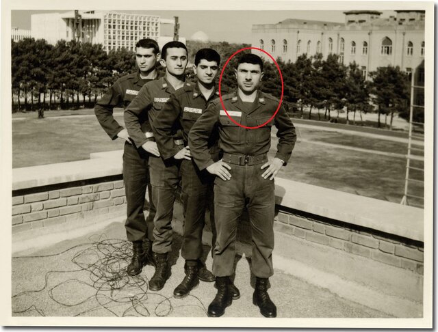 شهید صیاد شیرازی نفر اول که با دایره قرمز مشخص است جنگ سرنیزه و خاطرهای از شهید صیاد شیرازی