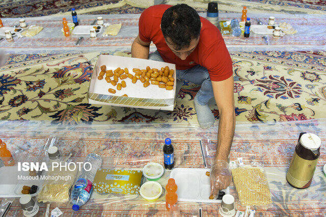 شرکت ۲۰۰ نفر از جامعه هدف بهزیستی در ضیافت افطاری پویش «در محضر ولی‌نعمتان» در خرم‌آباد