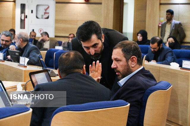 عکس آرشیوی است. جلسه علنی شورای شهر مشهد غیر علنی شد