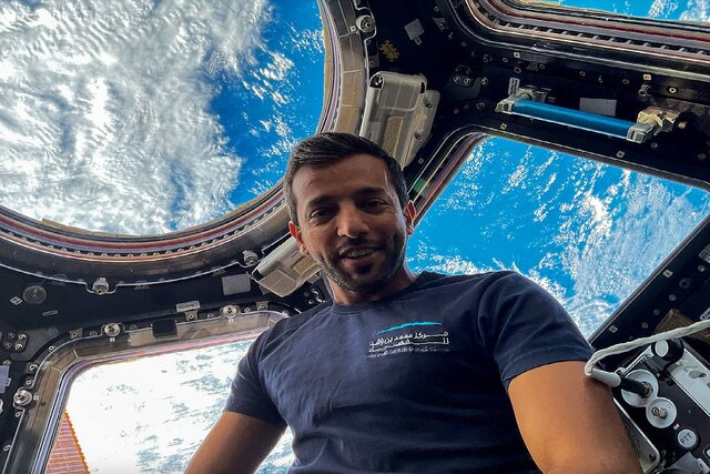 فضانورد اماراتی عید فطر را تبریک گفت