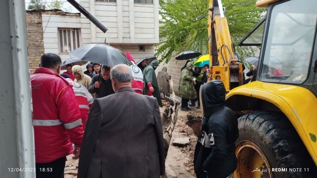 انسداد راه ارتباطی ۲۳ روستای خرمآباد / تخریب  سه پل موقت