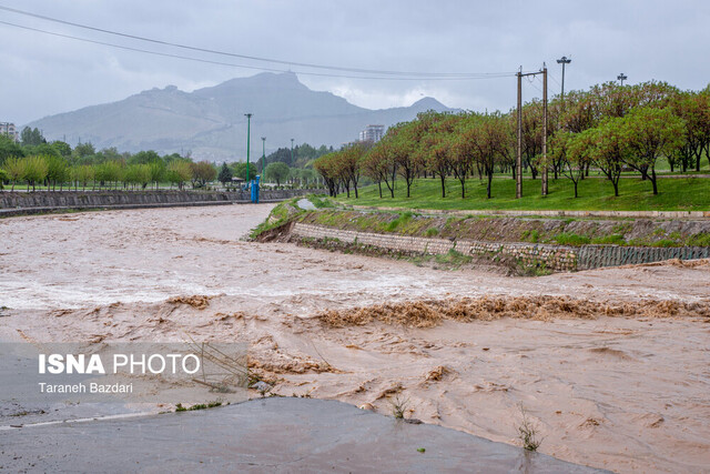 آب گرفتگی ۵ هکتار از زمینهای کشاورزی بروجرد/ اسکان موقت ۲۵۲ نفر در لرستان