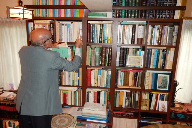 ادیب ایرانی که نماد امپراتوری ژاپن را گرفت