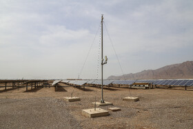 در این نیروگاه از ایستگاه آب و هوایی برای بررسی لحظه‌ای آب و هوا، بادسنج برای تعیین سرعت باد، سنسور تابش برای تعیین مقدار انرژی دریافتی از خورشید استفاده شده است.
