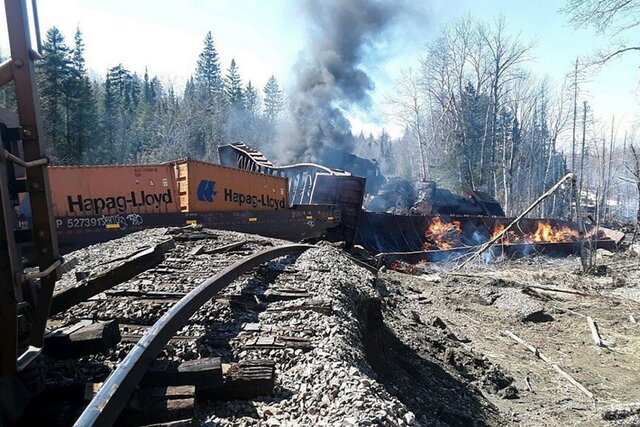 عکس: سی ان ان خروج از ریلِ قطار حامل مواد خطرناک در «مین» آمریکا