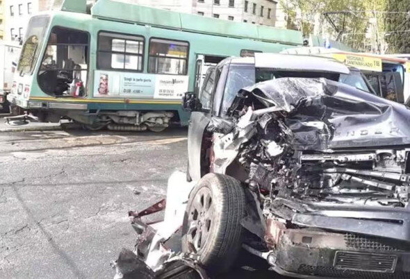 مهاجم ایتالیا از یک تصادف رانندگی جان سالم به دربرد + عکس