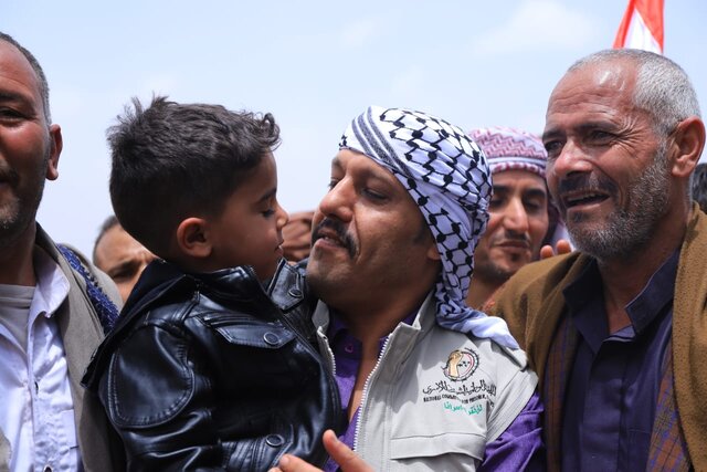 بازگشت حدود ۹۰۰ اسیر جنگ یمن با پروازهای صلیب سرخ