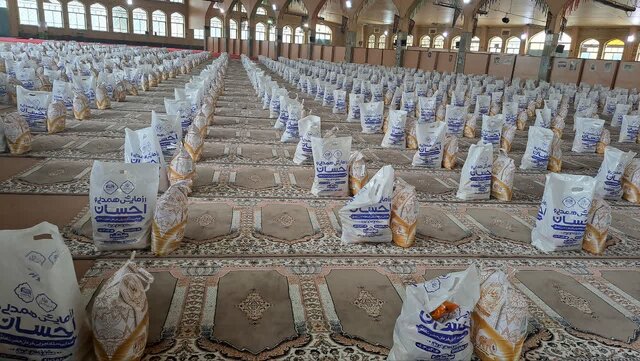 عکس آرشیوی است توزیع۵۰۰۰ بسته معیشتی در میان کارگران شهرداری و خانوادههای کم برخوردار تهرانی