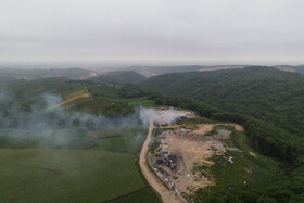 آتش کشیدن زباله توسط پرسنل فعال در محل دپو یکی از راههای آسان کم کردن حجم زباله است که برای ساکنین منطقه و روستاهای اطراف مشکلات زیادی را ایجاد میکند.