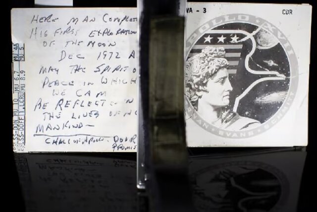 دفترچه یادداشت آخرین انسان روی ماه ۸۰۰ هزار دلار فروش رفت