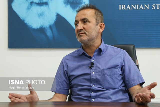 جنجال کارت به کارت از زاویهای متفاوت/ کریمی: یک فرد خاص قلعهنویی را مربی استقلال کرد