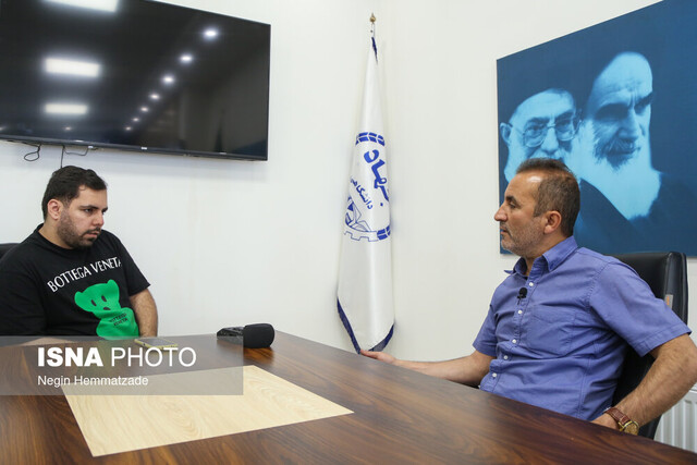 جنجال کارت به کارت از زاویهای متفاوت/ کریمی: یک فرد خاص قلعهنویی را مربی استقلال کرد