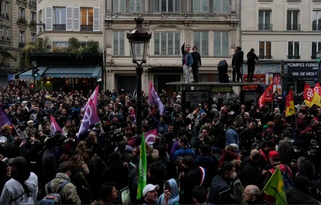 ابراز تاسف ماکرون بابت عدم اجماع بر سر اصلاحات بازنشستگی/ فرانسوی‌ها دوباره در خیابان