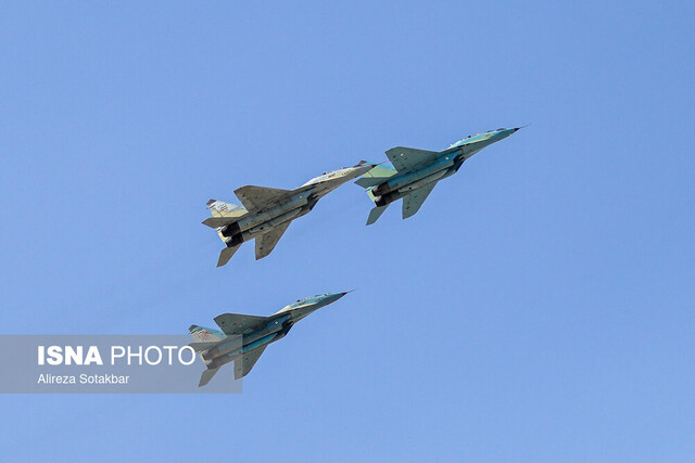 رژه روز ارتش در تهران و مراکز استانها برگزار میشود رژه روز ارتش در تهران و مراکز استانها برگزار میشود