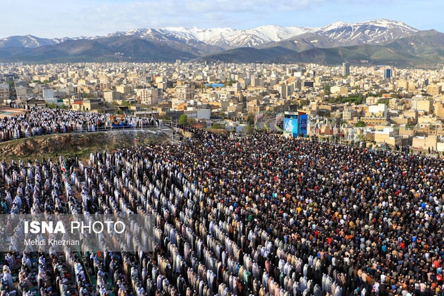 عکس از اقامه نمازعیدفطر در مصلی همدان- سال ۱۴۰۲ مسئولان برای ارائه قیمت کارشناسی مسکن در مناطق مختلف همدان ورود کنند