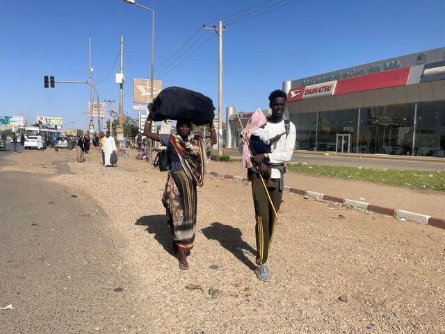 لوید آستین: آمریکا برای تخلیه سفارتخانه خود در سودان آماده میشود لوید آستین: آمریکا برای تخلیه سفارتخانه خود در سودان آماده میشود