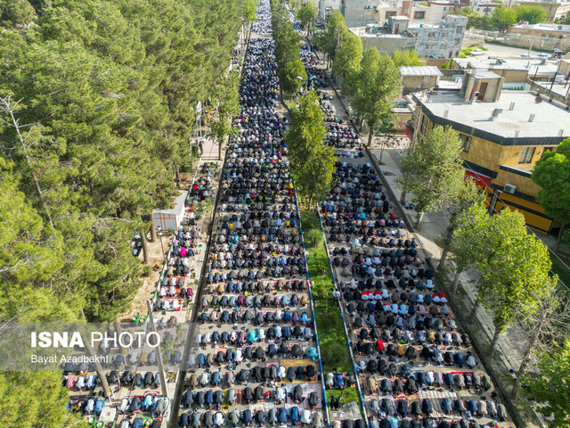 تصویر تزیینی است اقامه نماز عید فطر در مصلای امام خمینی (ره) بجنورد
