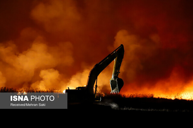 اطفای حریق تالاب میقان با حضور ۲۵ تیم آتش نشانی/اعلام خسارت تا ساعت ۱۱ اطفای حریق تالاب میقان با حضور ۲۵ تیم آتش نشانی/اعلام خسارت تا ساعت ۱۱