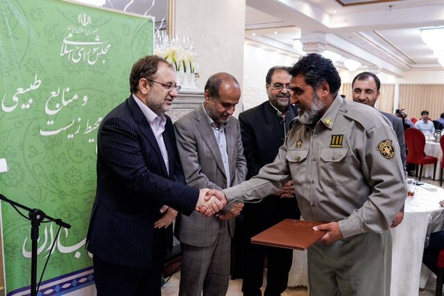 رییس فراکسیون محیط زیست مجلس: حمایت از محیط بانان باید عملی باشد