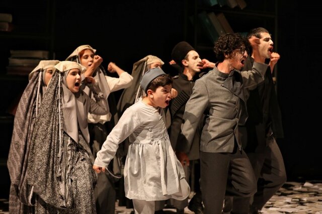 نمایش «کابوس های آنکه نمی خواست بمیرد» صحنهای برای «مگس»، «گربه نره و روباه مکار» و «افسانه ببر»