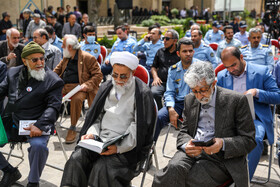 غلامعلی حداد عادل و حجتالاسلام  محمد حسنیُ نماینده ولی فقیه در ارتش  در مراسم تشییع پیکر عباس براتیپور
