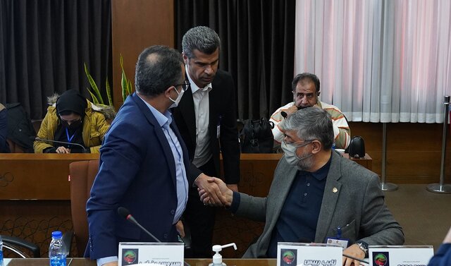 واکنش پولادگر به اتهامات ساعی: وزیر اجازه بدهد از او شکایت میکنم واکنش پولادگر به اتهامات ساعی: وزیر اجازه بدهد از او شکایت میکنم