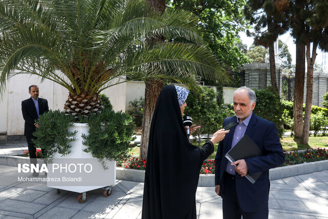 وزیر دادگستری: با تخلفات در بازار برخورد می‌کنیم