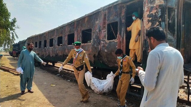 آتش سوزی مرگبار در یک قطار مسافربری در جنوب پاکستان