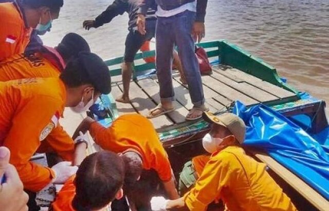 غرق شدن قایق در آب‌های اندونزی قربانی گرفت