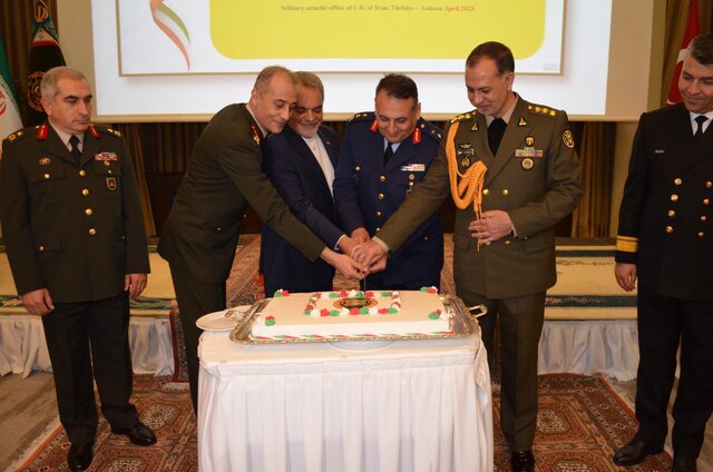 مراسم روز ارتش ایران در آنکارا حضور سفرای چین و عربستان در مراسم روز ارتش ایران در آنکارا