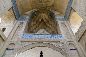 عمارت پیربکران نیز یکی از بناهای شاخص در معماری دوره اسلامی و بنایی ۳ طبقه است که ۲ طبقۀ آن از سنگ و یک طبقه از آجر ساخته‌شده است.