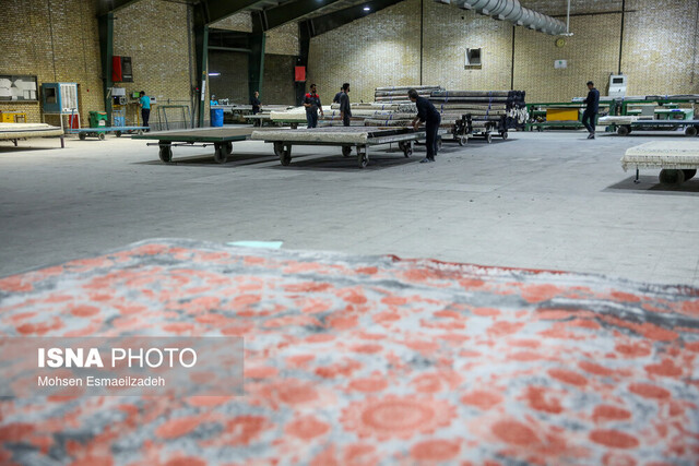 عکس آرشیوی است جریمه سنگین یک کارخانه فرش، تاوان گرانفروشی