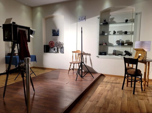 نمایشی از «کار در ایران» با قرض و بدهکاری!