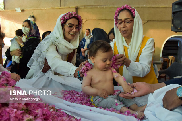 برگزاری چهاردهمین جشنواره آئینی گل غلتان در امیریه