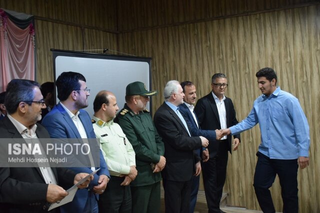 معلمان و فرهنگیان نمونه شهرستان مرزی آستارا تجلیل شدند