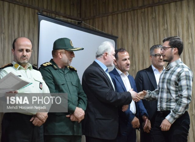 معلمان و فرهنگیان نمونه شهرستان مرزی آستارا تجلیل شدند